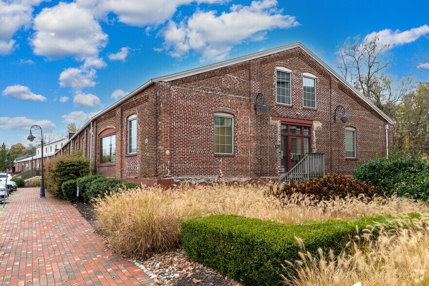 More Photos Of 500-580 Union Square Dr, New Hope Office For Lease