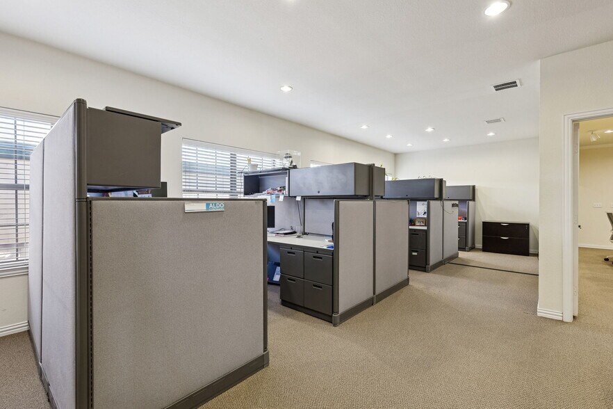 More Photos Of 6636 N Riverside Dr, Fort Worth Office For Lease