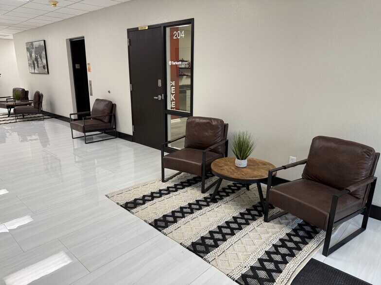 More Photos Of 600 SW Jefferson St, Lee's Summit Office For Lease