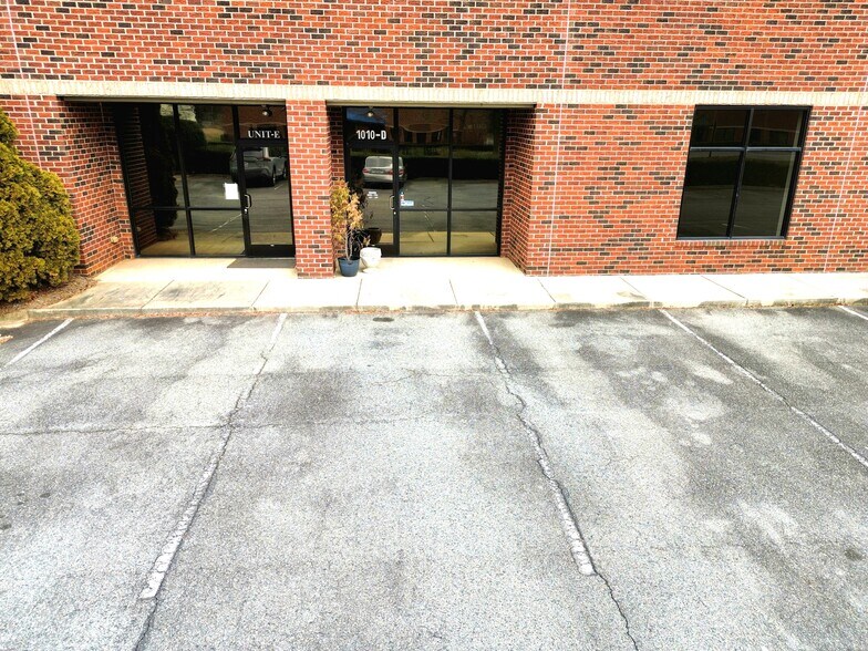 More Photos Of 1010 Van Buren Ave, Indian Trail Light Distribution For Lease