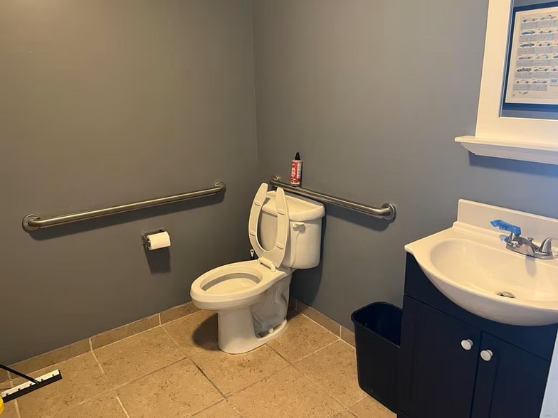 More Photos Of 450-494 NW Lake Whitney Pl, Port Saint Lucie Warehouse For Lease