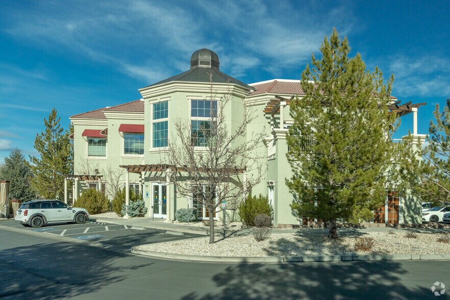 More Photos Of 540 W Plumb Ln, Reno Medical For Lease