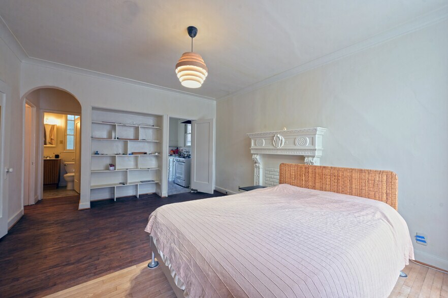 More Photos Of 2636 N Beachwood Dr, Los Angeles Apartments For Sale