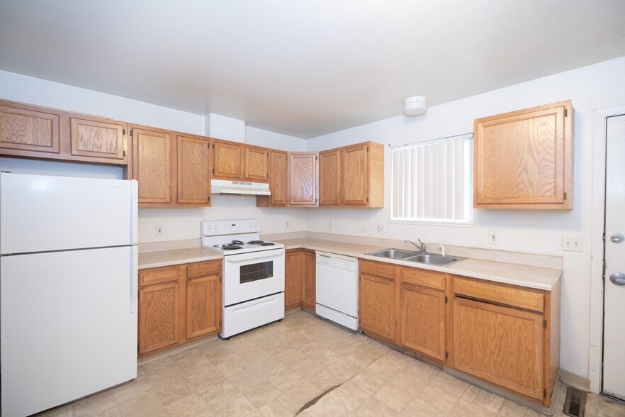 More Photos Of 146 E Saint Clair Ave, Longmont Apartments For Sale