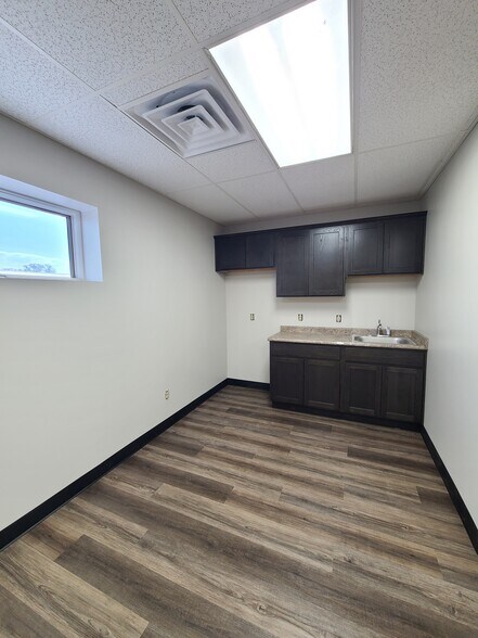 More Photos Of 7007 Trafalgar St, Fort Wayne Light Manufacturing For Lease