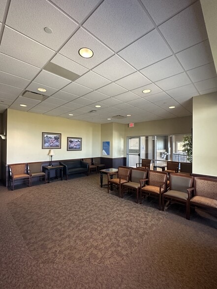 More Photos Of 4013 N Ridge Rd, Wichita Medical For Lease