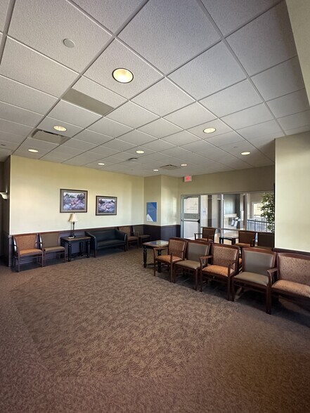 More Photos Of 4013 N Ridge Rd, Wichita Office For Sale