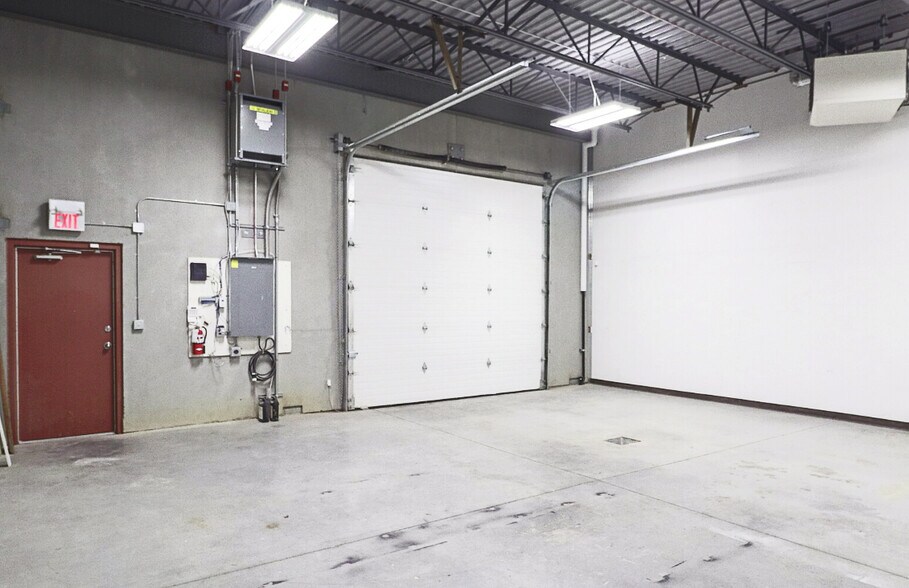 More Photos Of 4615 112th Ave SE, Calgary Warehouse For Lease