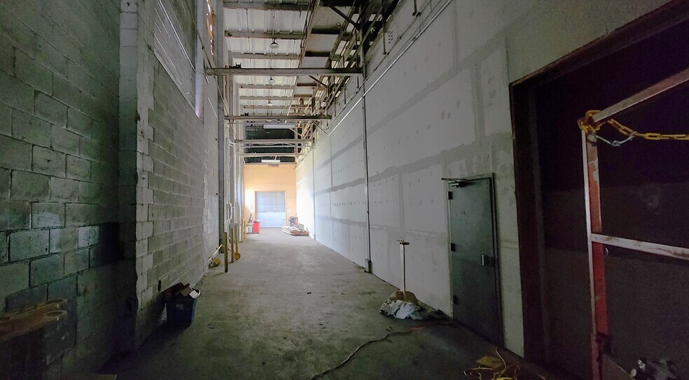 More Photos Of 165 S Platt St, Albion Town Orleans Warehouse For Lease