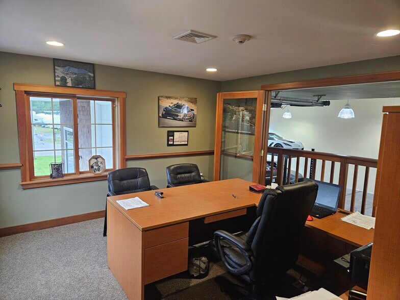 More Photos Of 28 Weirs Rd, Gilford Storefront Retail Office For Lease
