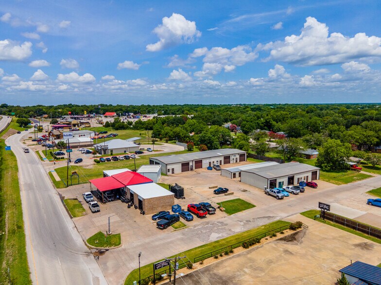 More Photos Of 2000 Front St, Kaufman Warehouse For Lease