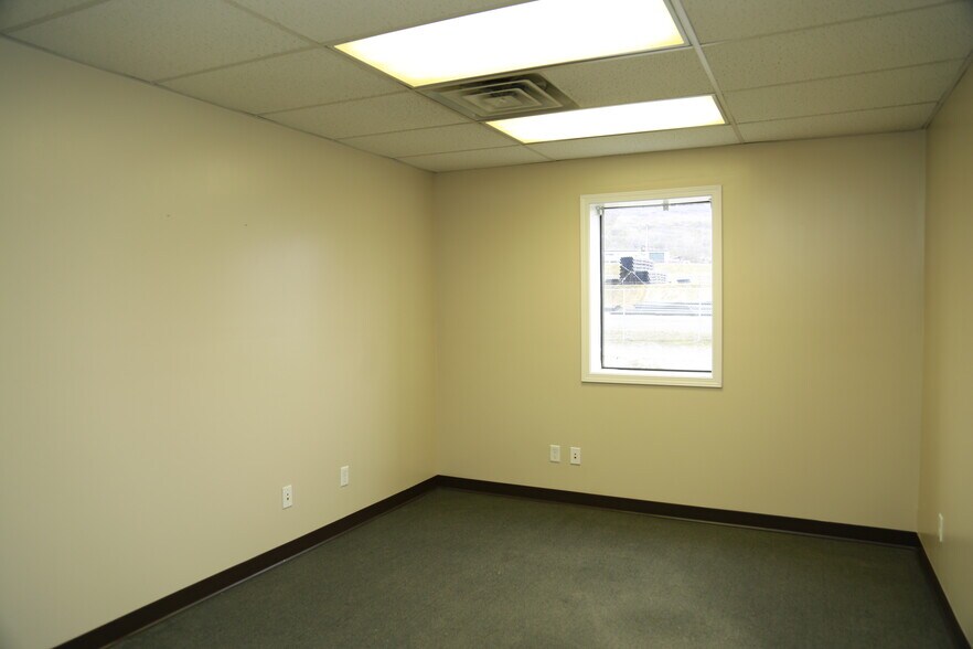More Photos Of 255 S Plant St, Morgantown Distribution For Lease
