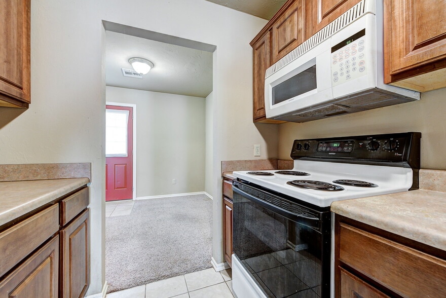 More Photos Of 713 S Locust St, Guthrie Apartments For Sale