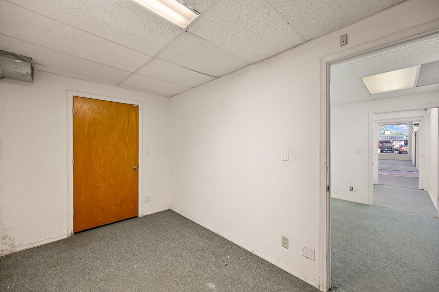 More Photos Of 1005 S St Francis Rd, Santa Fe General Retail For Sale