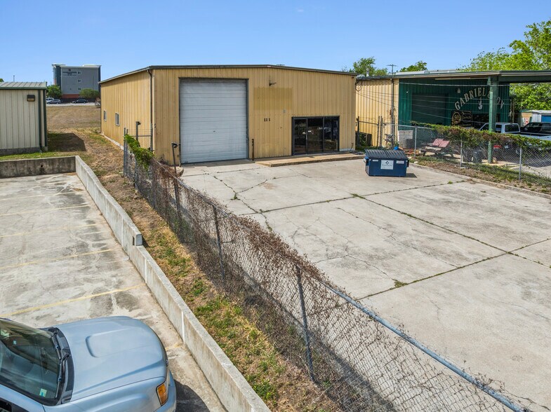 More Photos Of 111 Texas Ave, San Marcos Warehouse For Sale