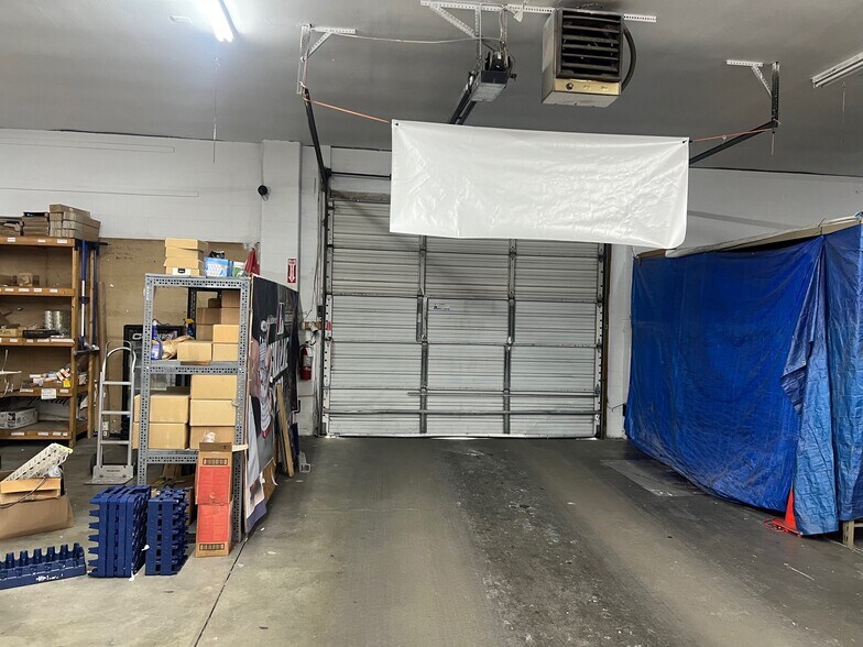 More Photos Of 1990 Dixie Hwy, Hamilton Flex For Sale