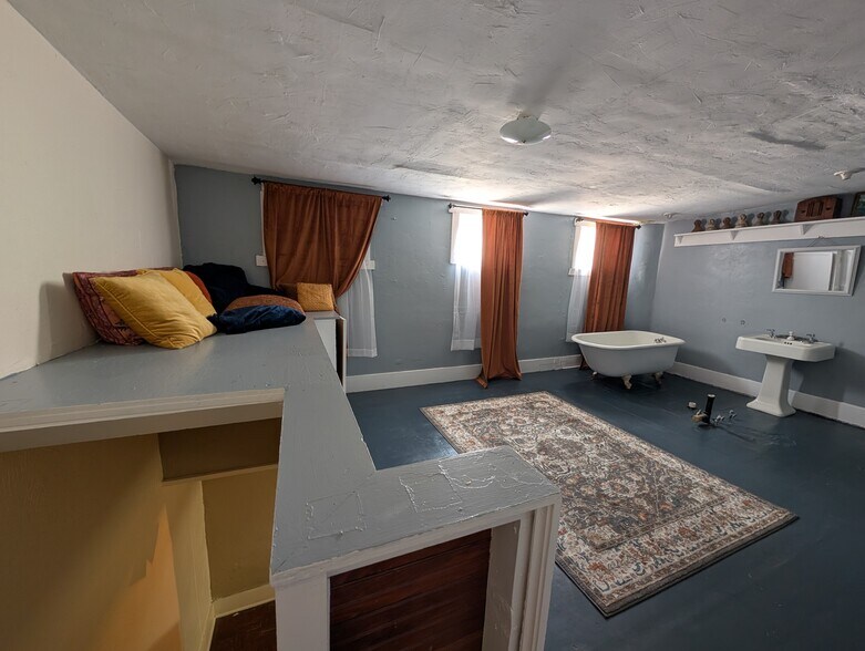 More Photos Of 956 Main St, Pomeroy Storefront For Sale