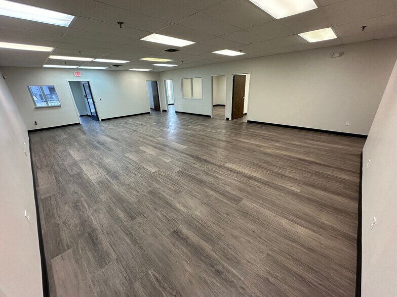 More Photos Of 4040 Delp St, Memphis Distribution For Lease