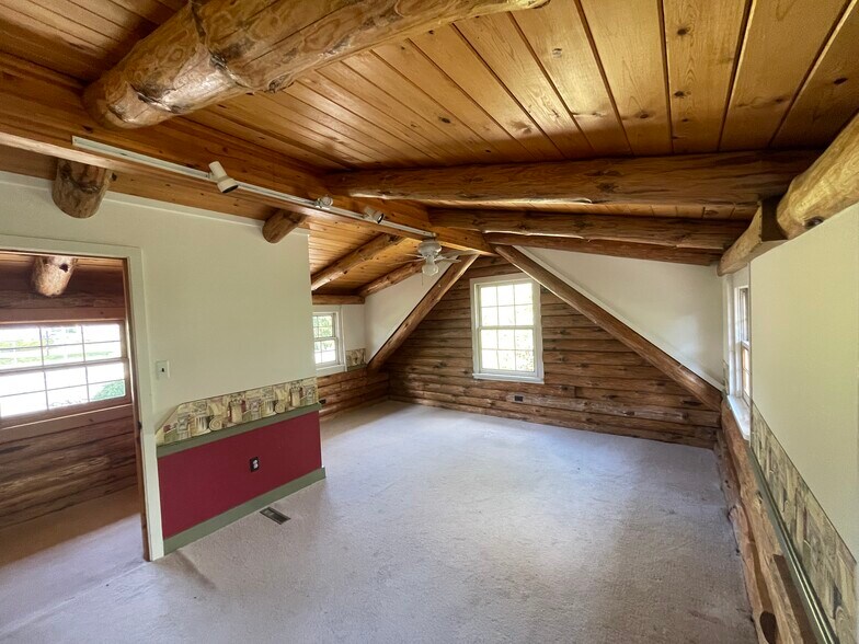 More Photos Of 1136 State Route 31, Lebanon General Retail For Sale