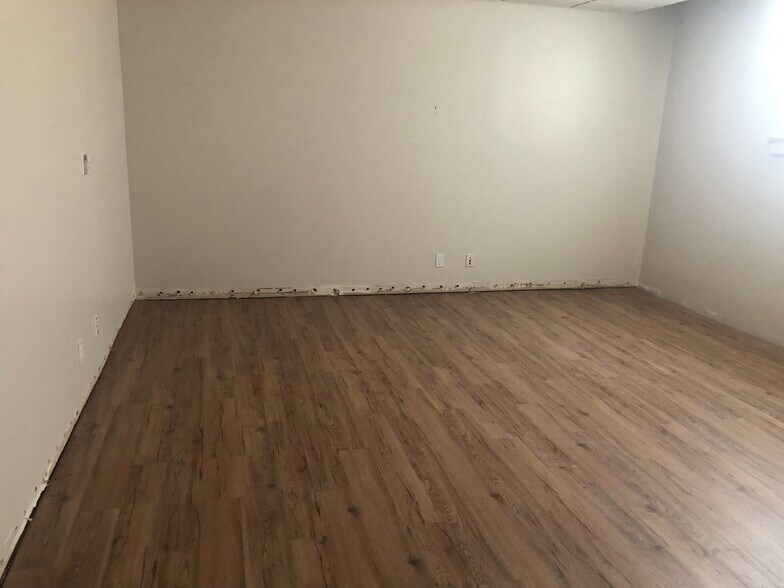 More Photos Of 1600 Norris Rd, Bakersfield Office For Sale