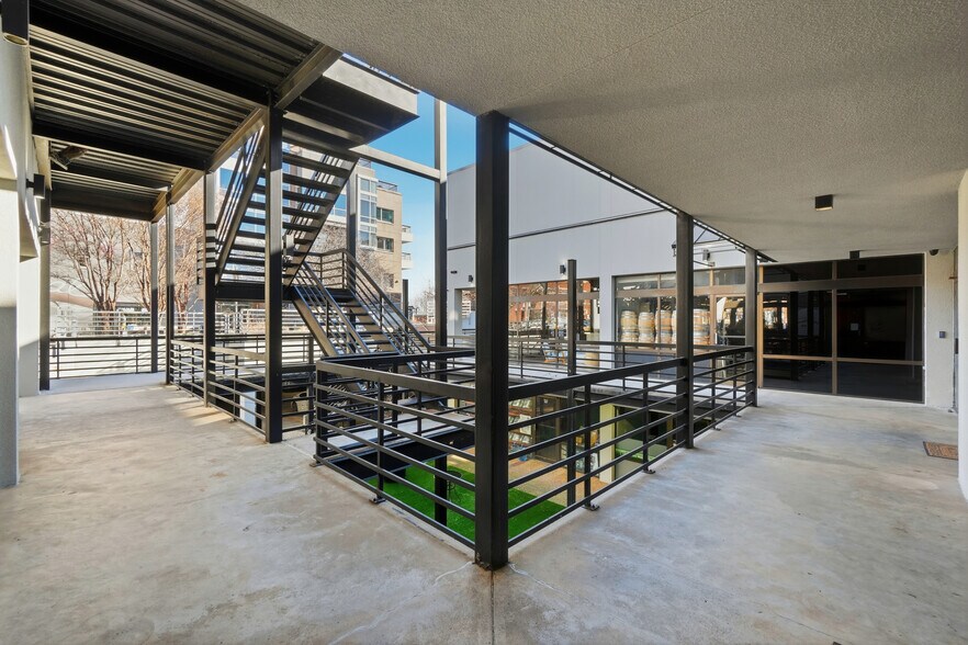 More Photos Of 21 W Mountain St, Fayetteville Storefront Retail Office For Lease