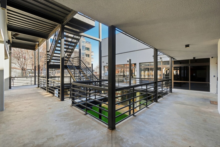 More Photos Of 21 W Mountain St, Fayetteville Storefront Retail Office For Lease