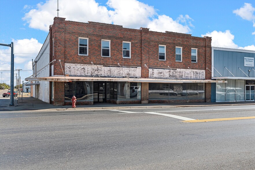 Primary Photo Of 300 S Main St, Mcgregor Storefront For Sale