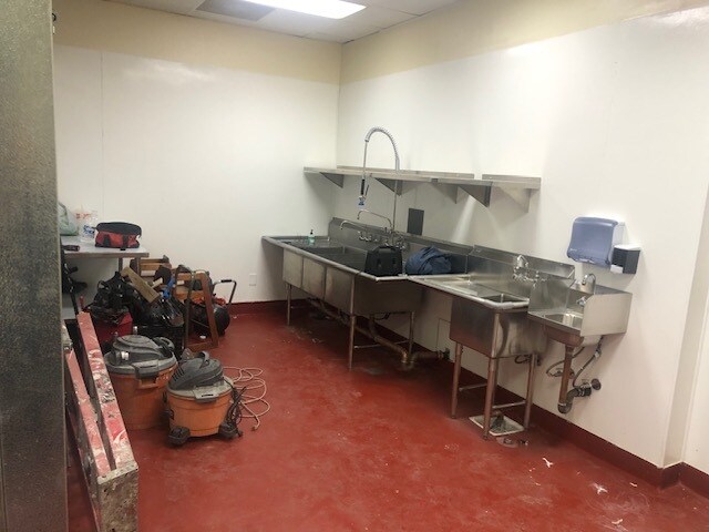 More Photos Of 425 E Foothill Blvd, Azusa Restaurant For Lease