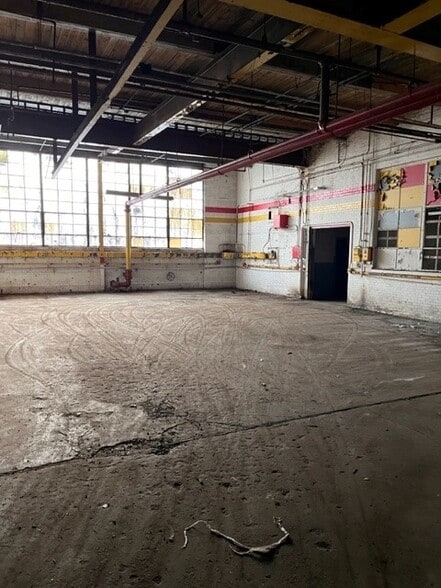 More Photos Of 1725-1769 London Rd, Cleveland Warehouse For Sale