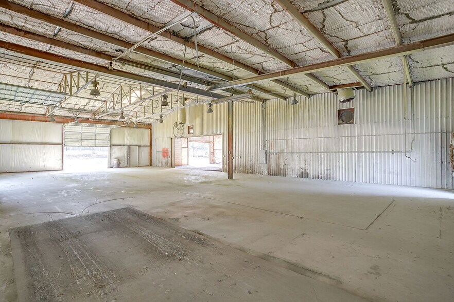 More Photos Of 3550 N Main St, Cleburne Industrial For Sale