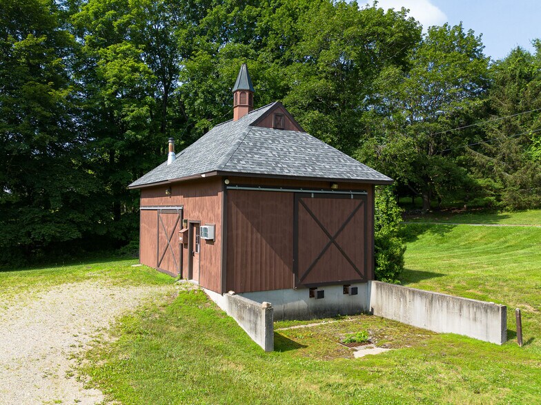 More Photos Of 2049 S Undermountain Rd, Sheffield Schools For Sale