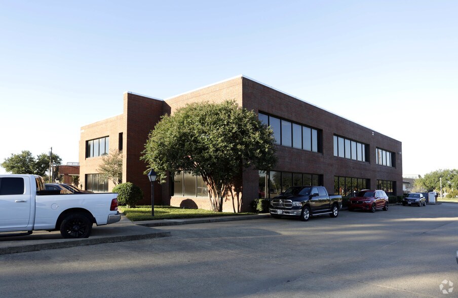 More Photos Of 14465 Webb Chapel Rd, Farmers Branch Office For Lease