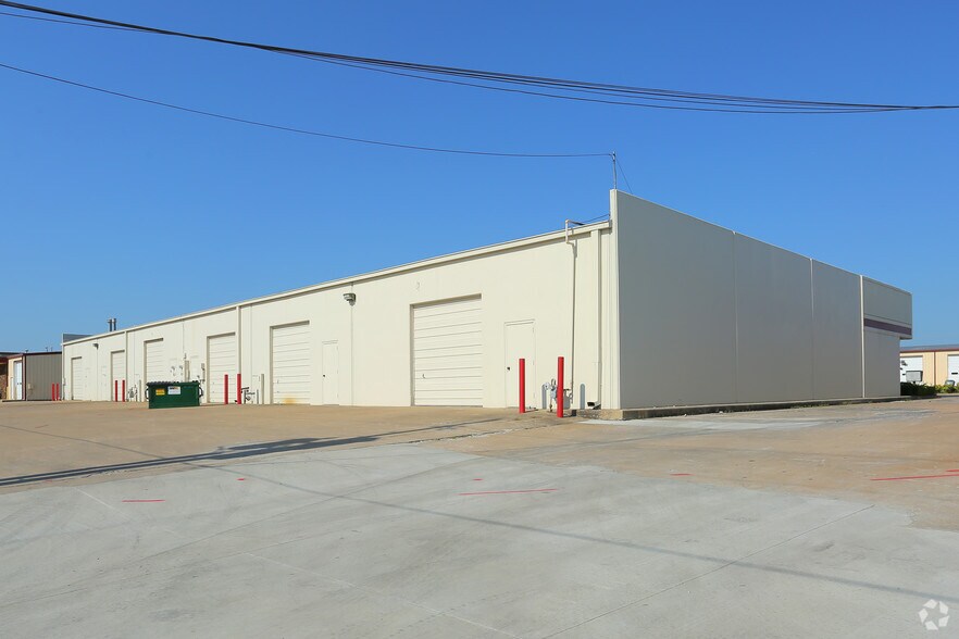 More Photos Of 9410 E 51st St, Tulsa Light Manufacturing For Lease