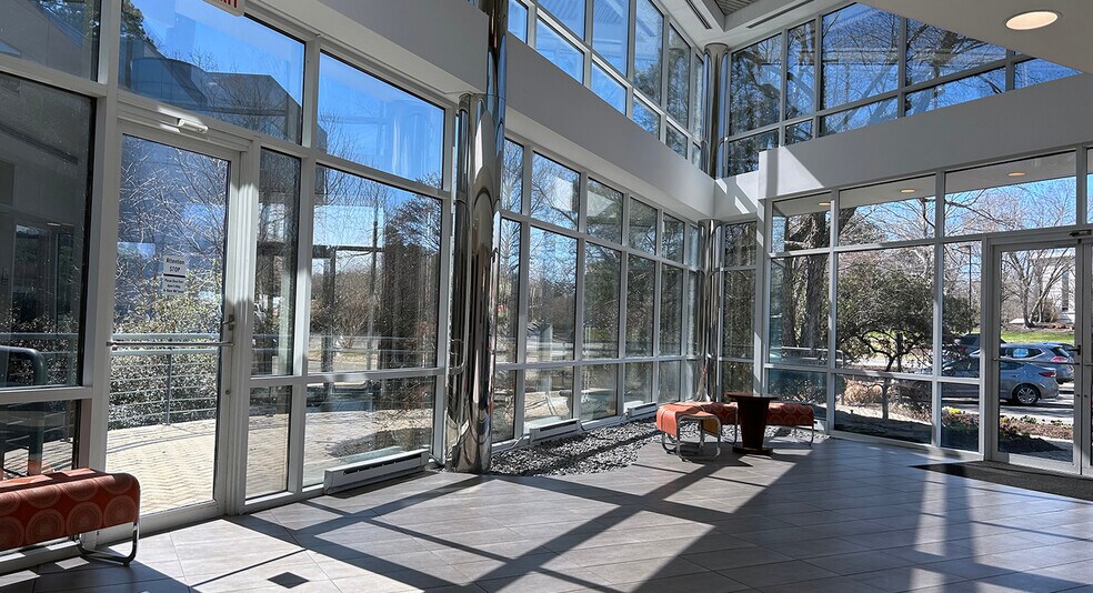 More Photos Of 4301 Dominion Blvd, Glen Allen Office For Lease