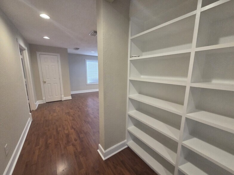 More Photos Of 2204 Sunpark Dr, Conroe Office For Sale