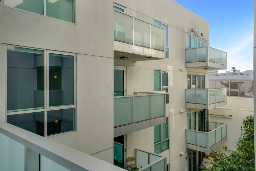 More Photos Of 525 Santa Monica Blvd, Santa Monica Apartments For Sale