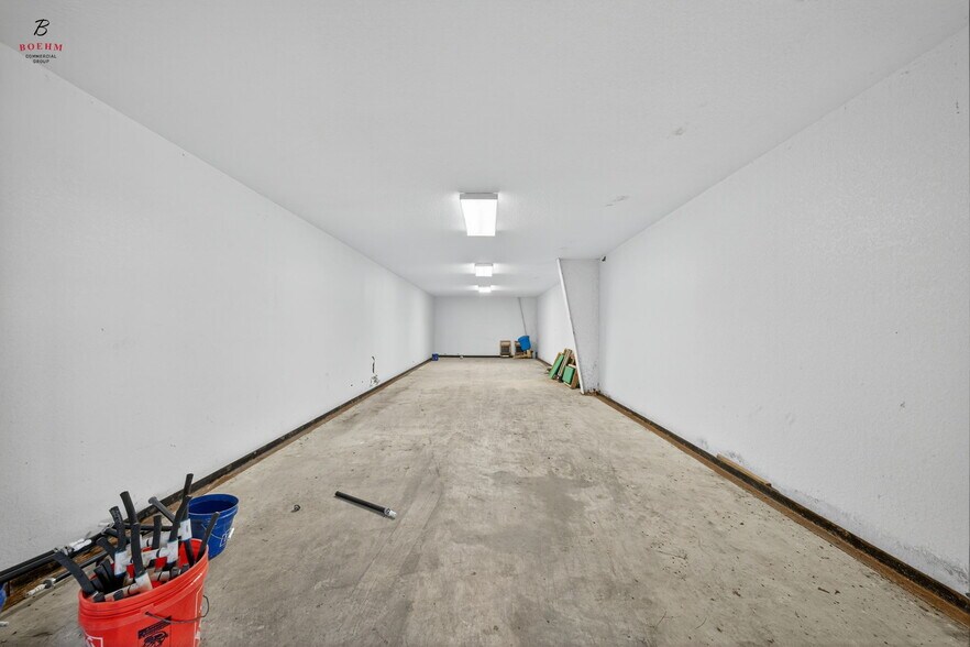 More Photos Of 833 County Road 583, La Coste Research And Development For Sale