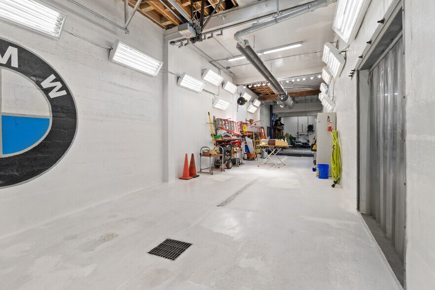 More Photos Of 1100-1118 NW 21 Ave, Portland Storefront For Sale