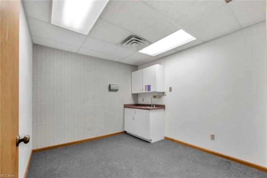 More Photos Of 33398 Walker Rd, Avon Lake Office For Sale