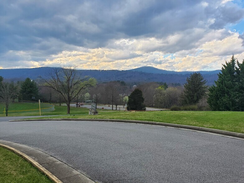 More Photos Of 7857 Enon Dr, Hollins Medical For Sale