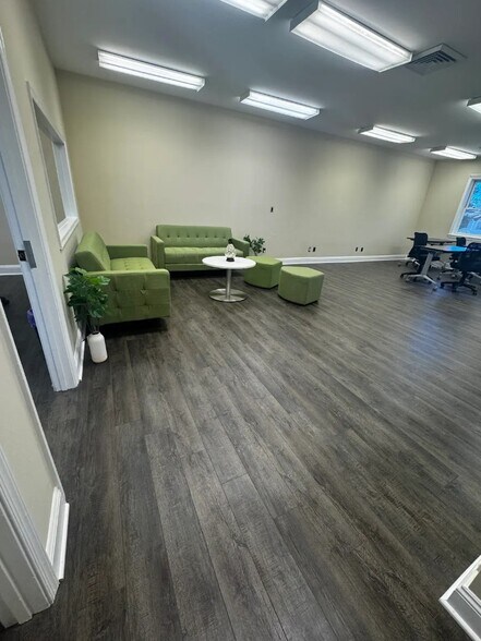 More Photos Of 7521-7533 Presidential Ln, Manassas Office For Sale
