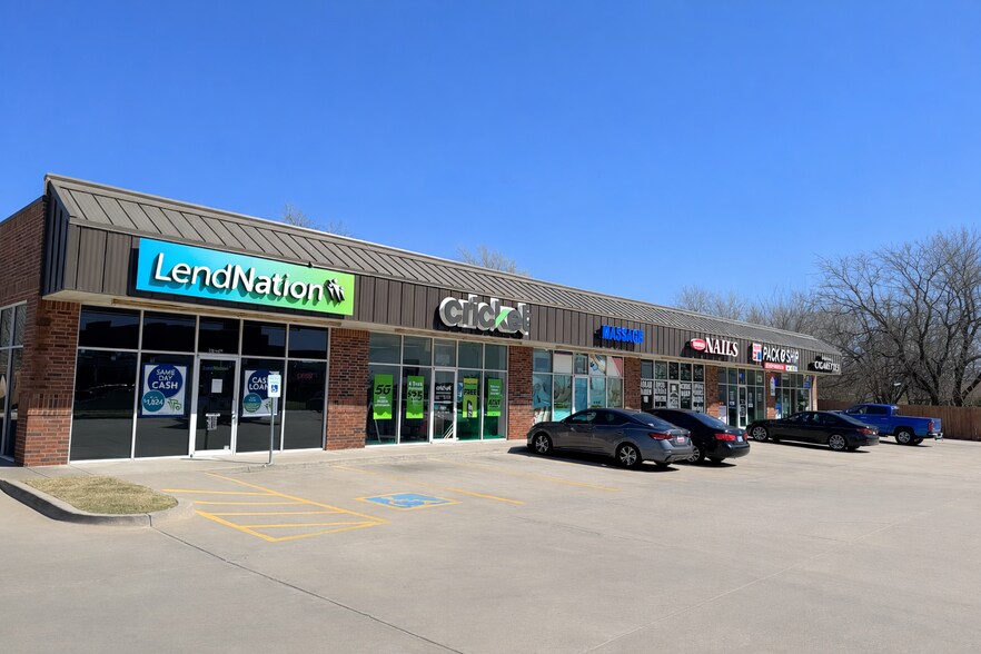 More Photos Of 521-531 SW 4th St, Moore Storefront For Lease