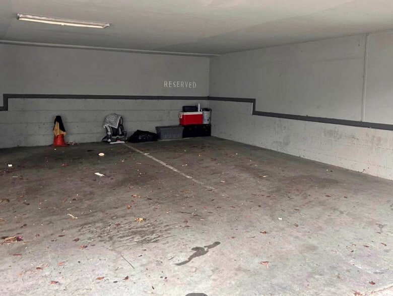 Primary Photo Of 6248 60th Pl, Ridgewood Flex For Lease