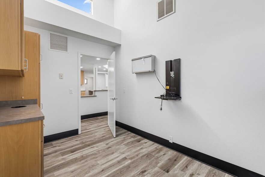 More Photos Of 47 Penny Ln, Watsonville Medical For Sale