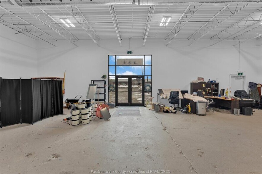 More Photos Of 1005 Walker Rd, Windsor Service For Lease