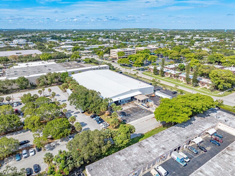 More Photos Of 198 Lock Rd, Deerfield Beach Warehouse For Lease