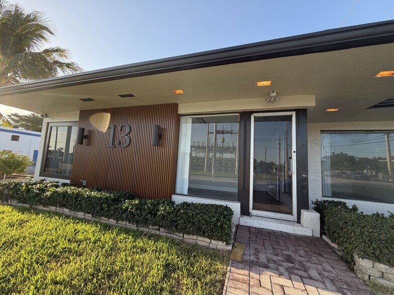 More Photos Of 13 SW 10th St, Deerfield Beach Flex For Lease