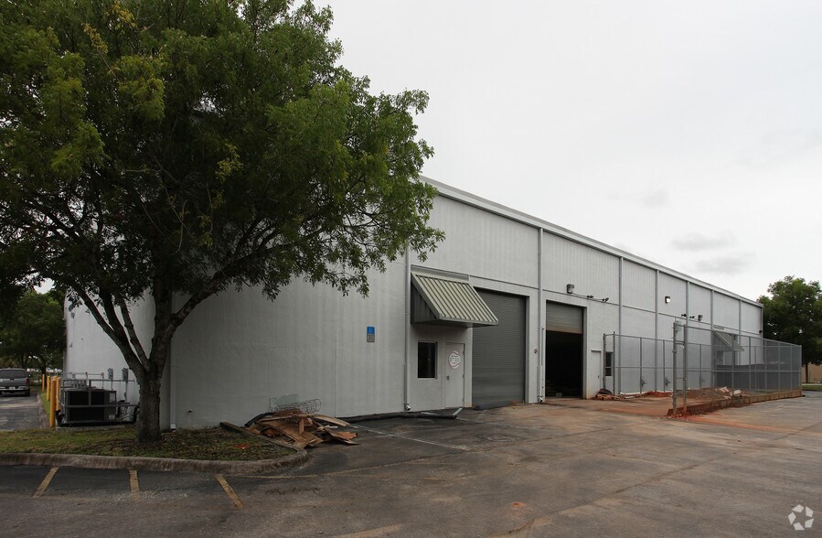 More Photos Of 1690 Banks Rd, Margate Warehouse For Lease