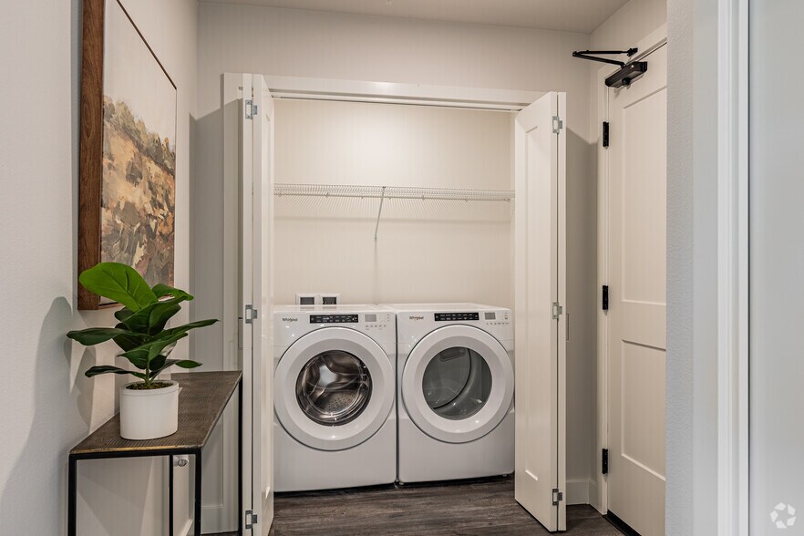 More Photos Of 18604-18688 E Burnside St, Portland Apartments For Lease