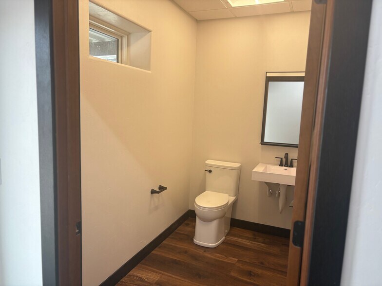 More Photos Of 212 W 1st St, Ogallala Office For Sale
